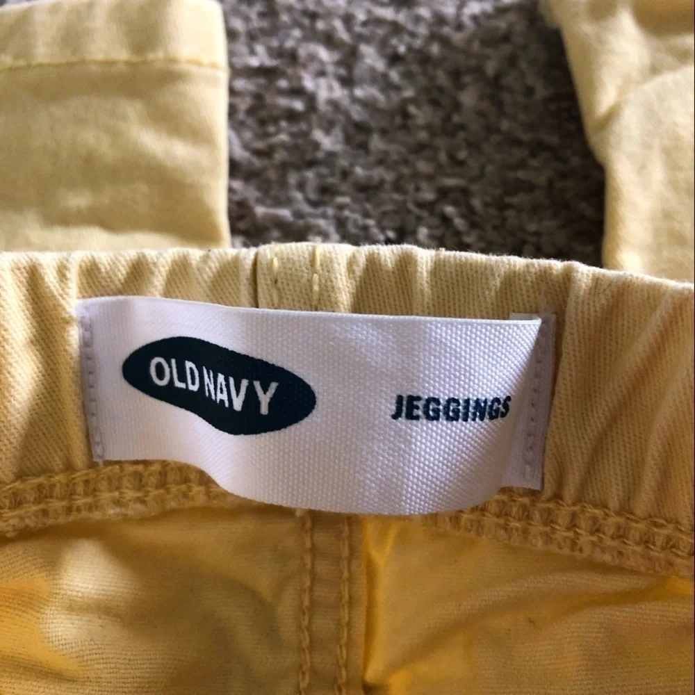 Old Navy yellow jeggings in size 5T